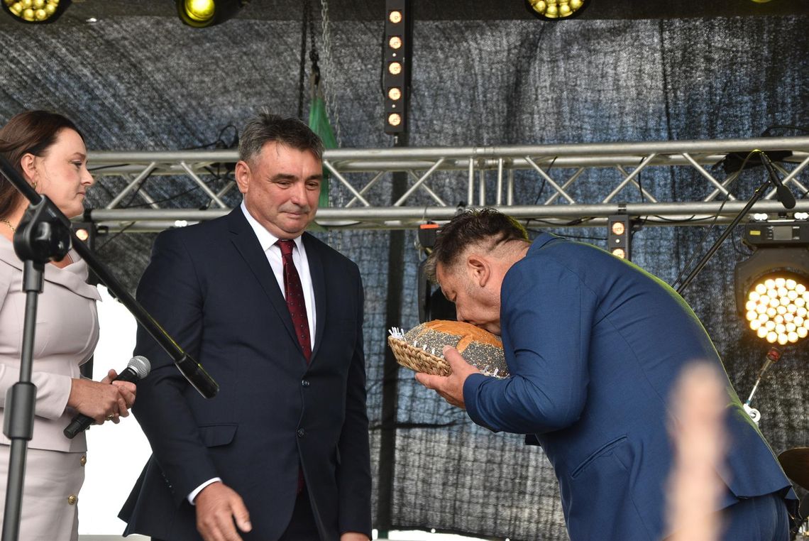 Wójt Piotrowski: - Aby ten bochen chleba nas łączył...