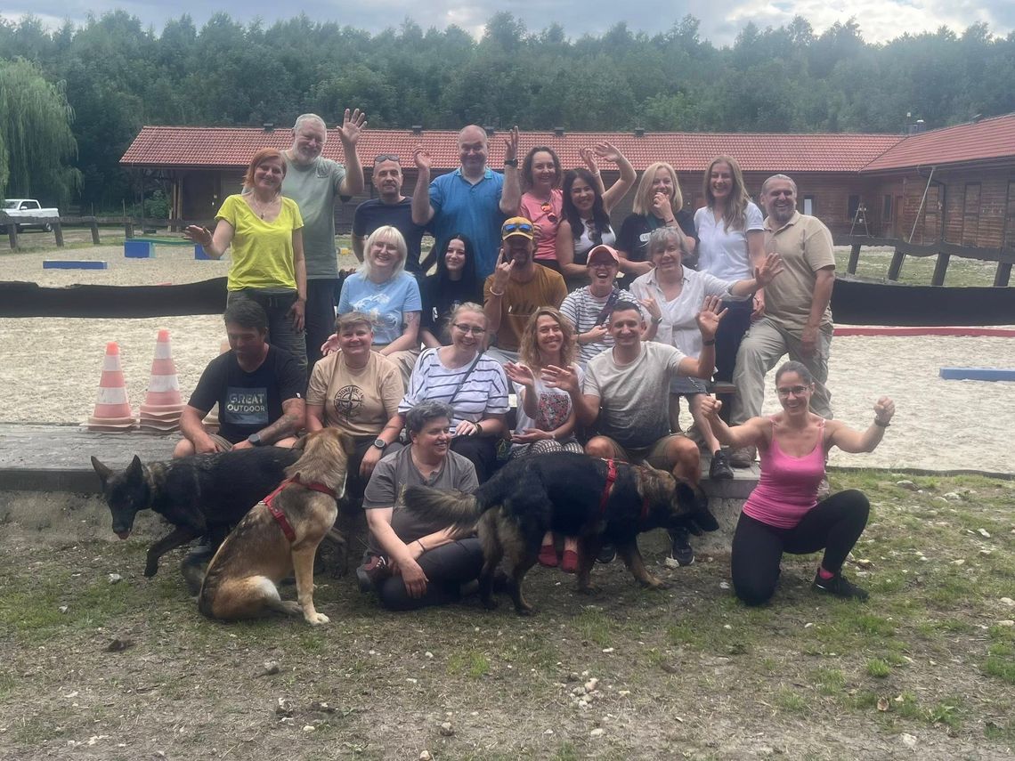 Wolontariusze z Oławy spędzili weekend w Stajni Stokrotka
