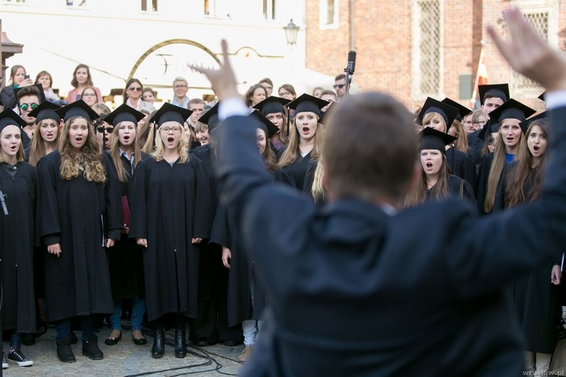 Wrocław stara się ułatwiać studentom funkcjonowanie w mieście i ulżyć płytkiej studenckiej kieszeni