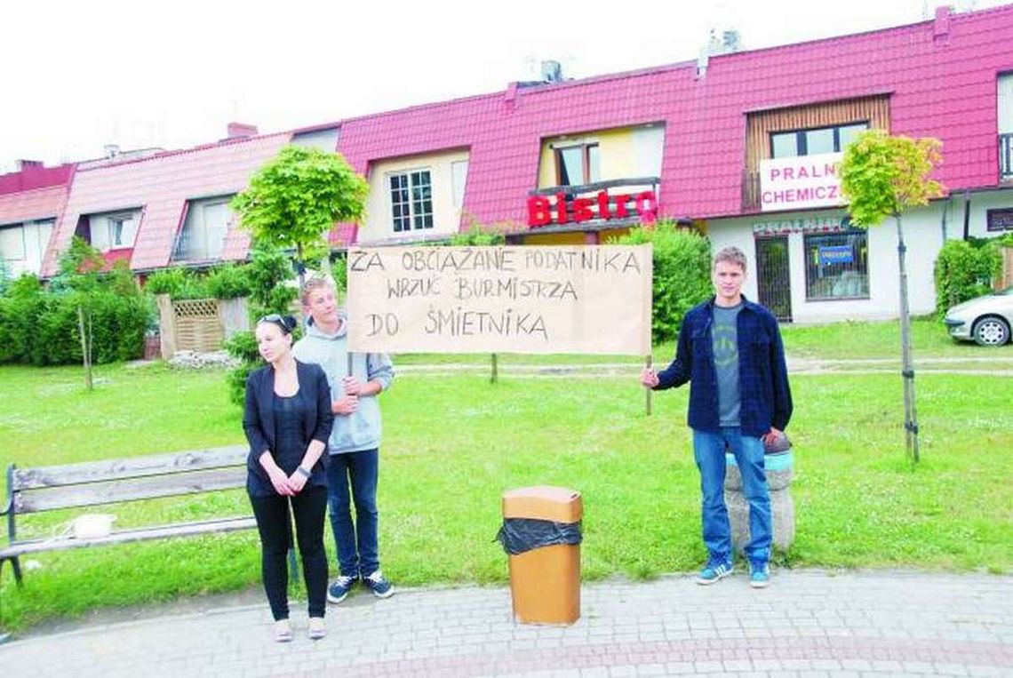 Wyrzucili "burmistrza" do śmietnika Wyrzucili "burmistrza" do śmietnika