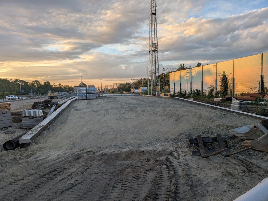 Z tej rampy zjadą nawet czołgi. Prace trwają Z tej rampy zjadą nawet czołgi. Prace trwają