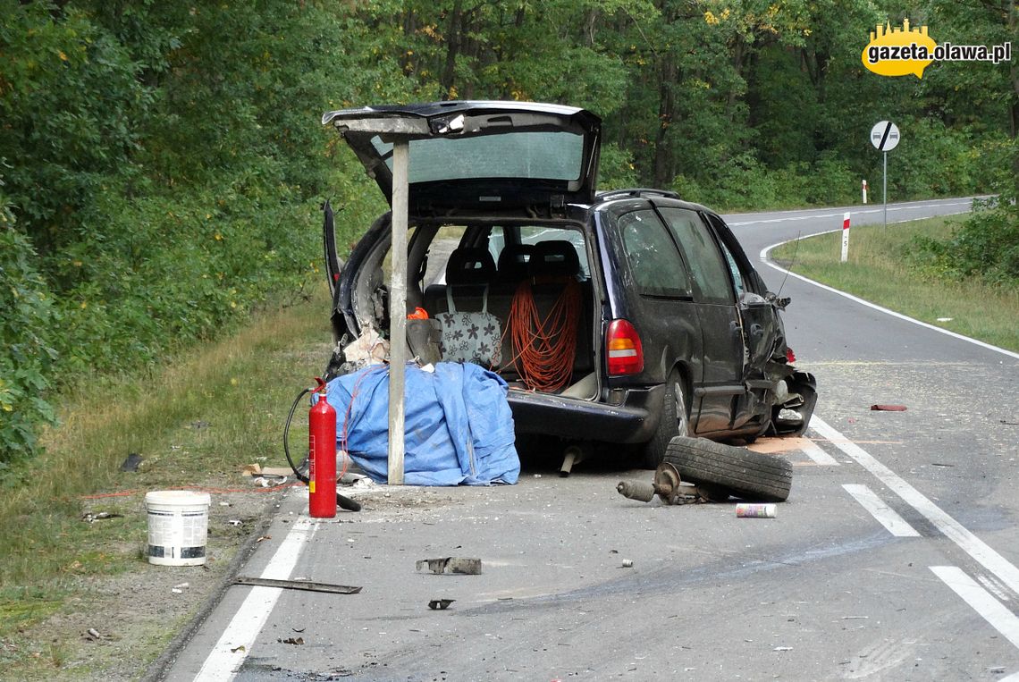 Zderzyły się trzy auta. Kilka osób w szpitalu, jedna nie żyje...