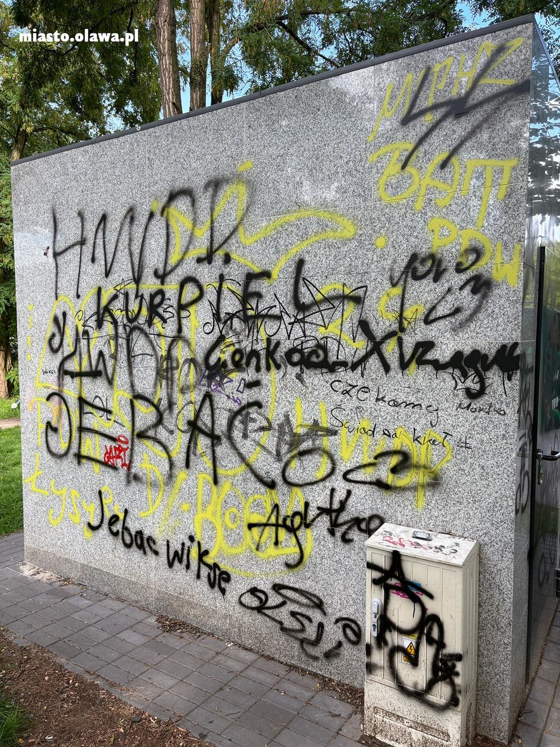 Zdewastowali toaletę. Sprawa trafia na Policję