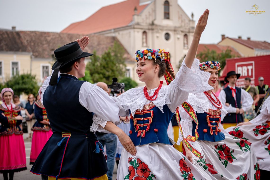Zespół Pieśni i Tańca KALINA