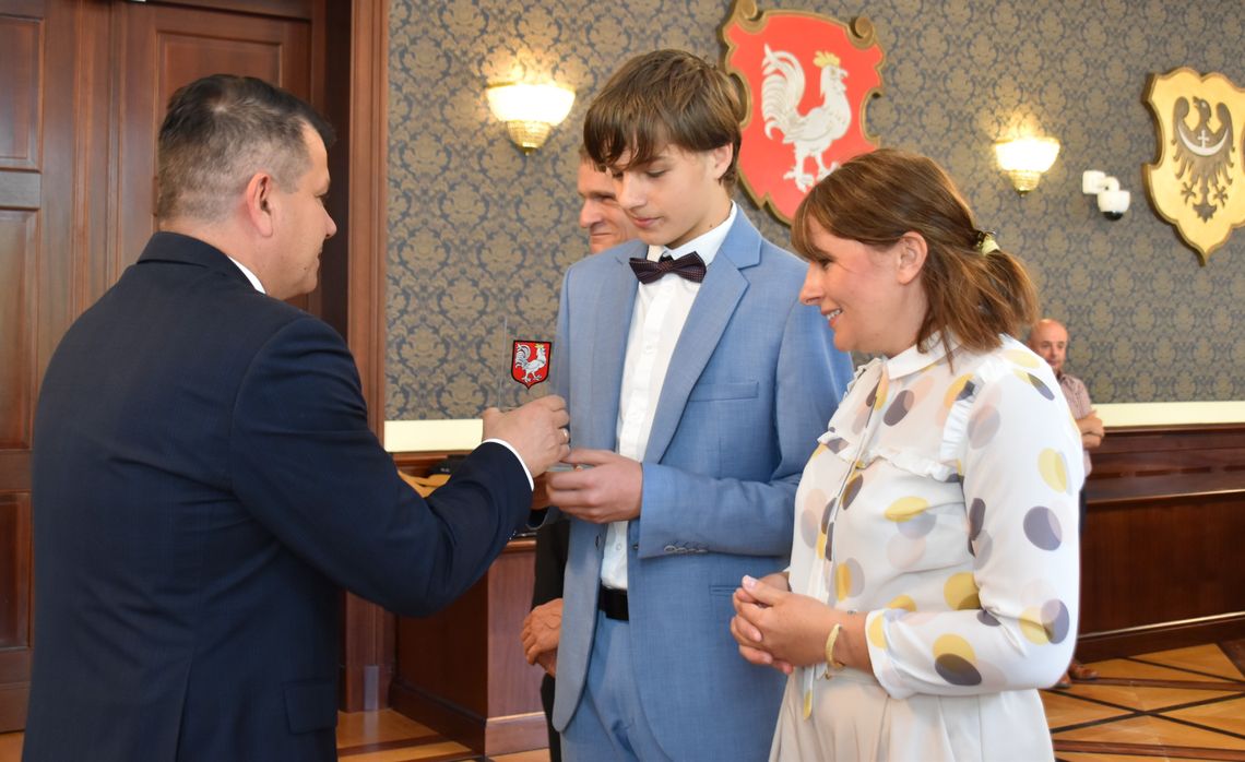 Złote Koguty dla najlepszych uczniów oławskich podstawówek! (GALERIA)