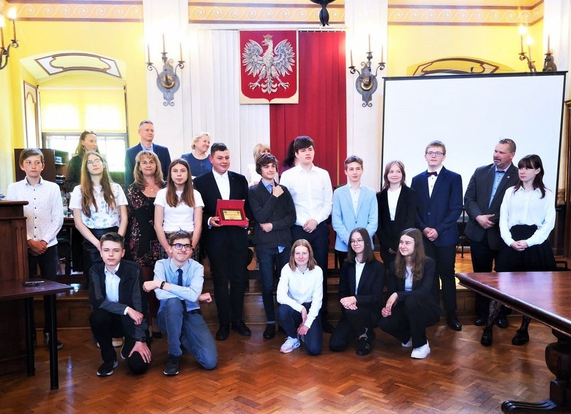 Znamy zwycięzców miejskiego konkursu wiedzy ÓSMOKLASISTA ROKU 2022 Znamy zwycięzców miejskiego konkursu wiedzy ÓSMOKLASISTA ROKU 2022