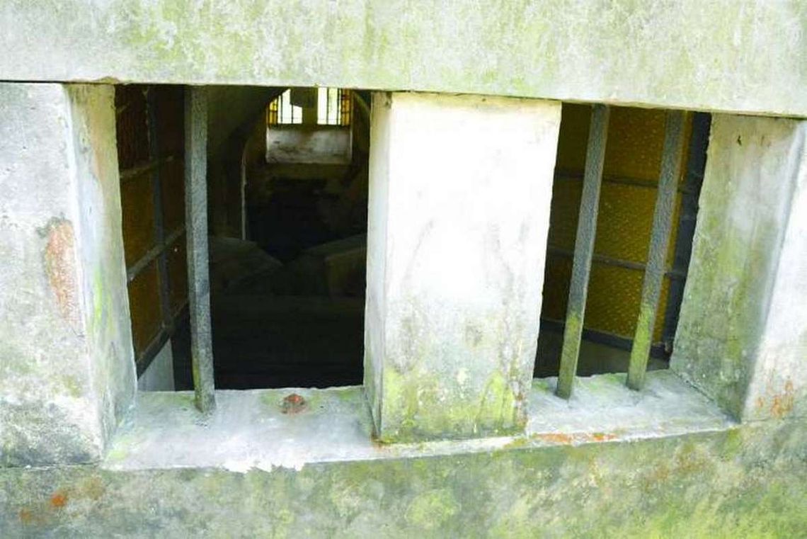 Zniszczyli stary sarkofag