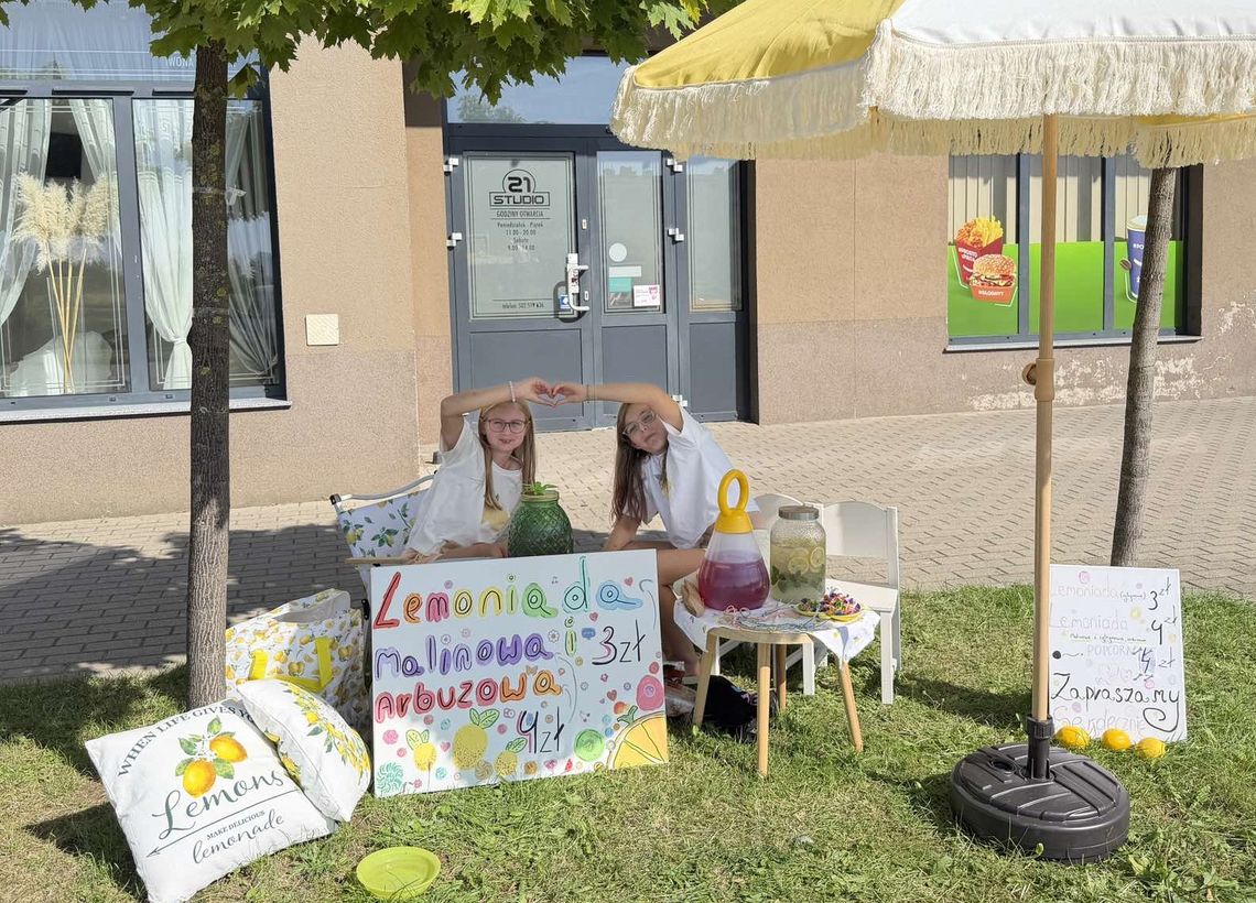 Zuzia i Lili zapraszają na lemoniadę Zuzia i Lili zapraszają na lemoniadę