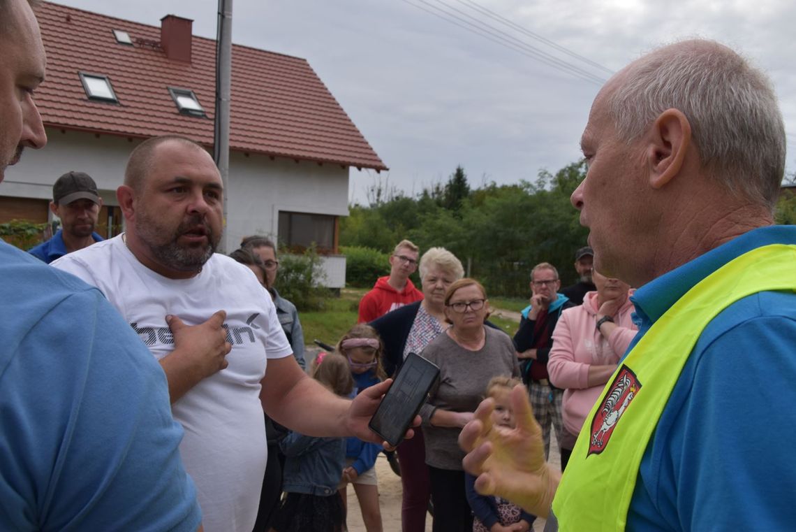 Już cztery dni są bez prądu. Zgromadzili zapasy i muszą je wyrzucić