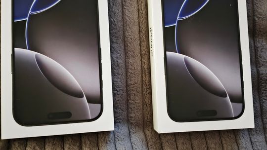 Sprzedam Iphone 16 Pro Max 256 gb.