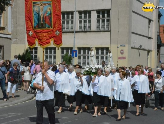 Z kościoła na ulice Oławy. Zobacz VIDEO