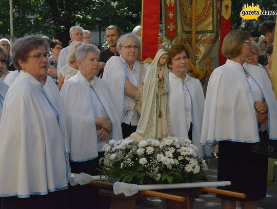 Z kościoła na ulice Oławy. Zobacz VIDEO