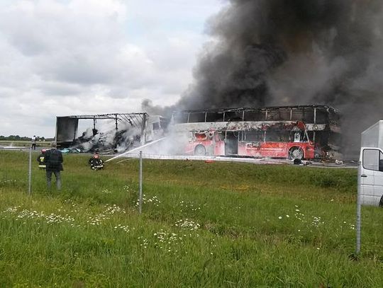 Pożar tira i polskiego busa na A4