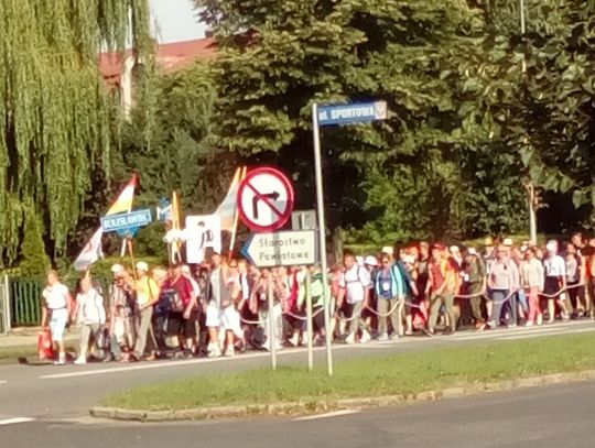 Pielgrzymi z Bolesławca przeszli przez Oławę