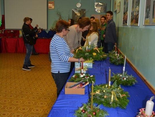 Stworzą bibliotekę marzeń. Trwa kiermasz świąteczny