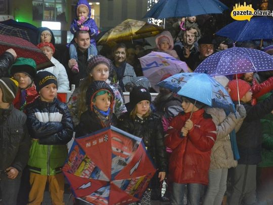 Diabeł, szczudlarze i św. Mikołaj. Niezwykła parada. ZDJĘCIA i VIDEO