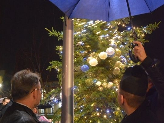 Diabeł, szczudlarze i św. Mikołaj. Niezwykła parada. ZDJĘCIA i VIDEO