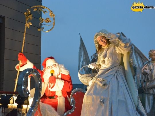 Diabeł, szczudlarze i św. Mikołaj. Niezwykła parada. ZDJĘCIA i VIDEO