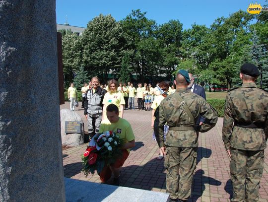 Pojazdami przyszłości jadą śladem historii