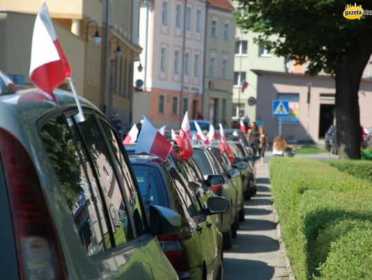 Pojazdami przyszłości jadą śladem historii