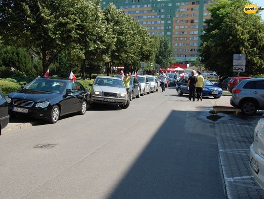 Pojazdami przyszłości jadą śladem historii