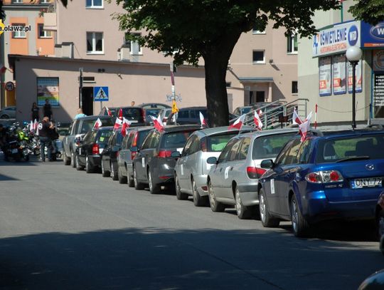 Pojazdami przyszłości jadą śladem historii