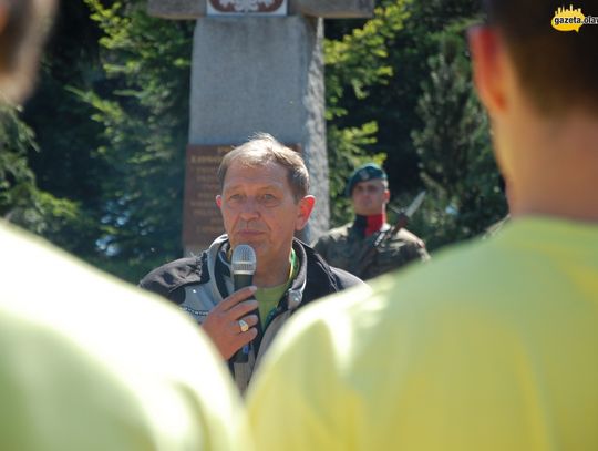 Pojazdami przyszłości jadą śladem historii