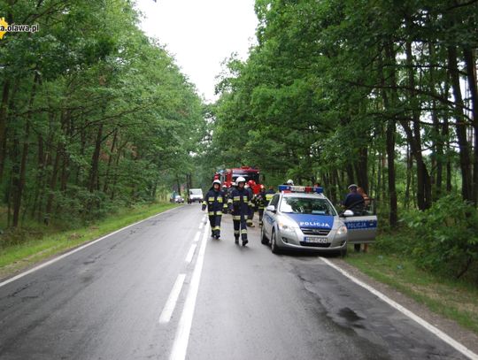 Wypadł na łuku. Auto dachowało