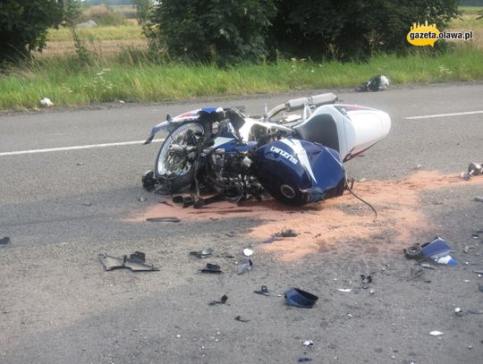 Poważne zderzenie motocyklisty z osobówką