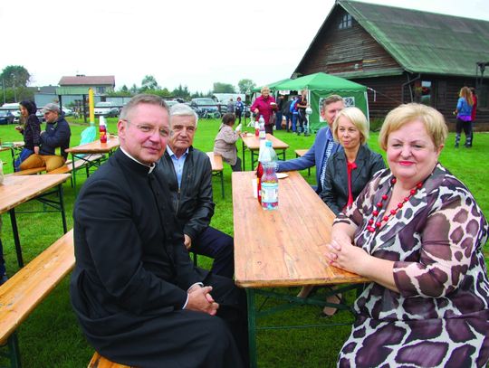 Tęczowe zawody na koniach