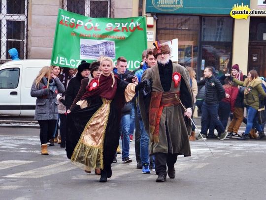 Krokiem poloneza do matury. ZDJĘCIA