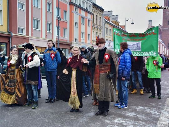 Krokiem poloneza do matury. ZDJĘCIA