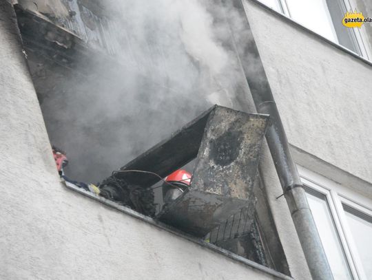 Jęzory ognia, kłęby dymu. Duży pożar na Chrobrego. VIDEO