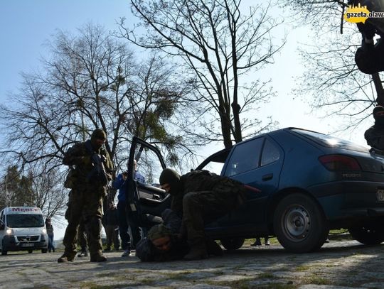 Atak na szkołę! Antyterroryści w akcji