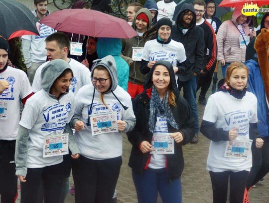 Ulewa nie przeszkodziła, pobiegli do matury. ZDJĘCIA