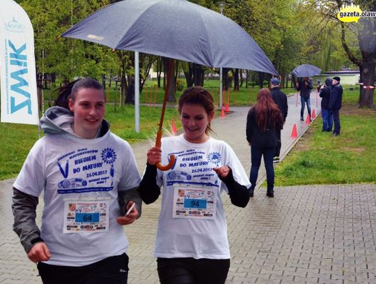 Ulewa nie przeszkodziła, pobiegli do matury. ZDJĘCIA