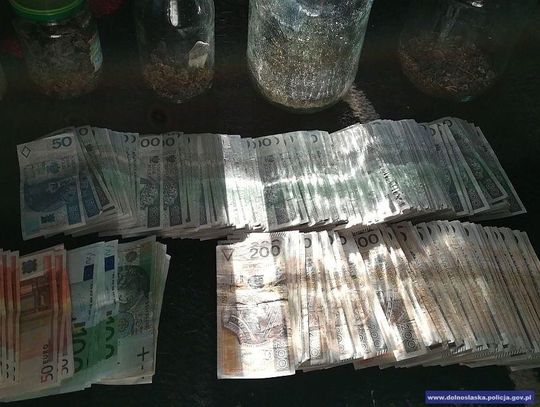 5 kilogramów marihuany i 60 tysięcy złotych w gotówce