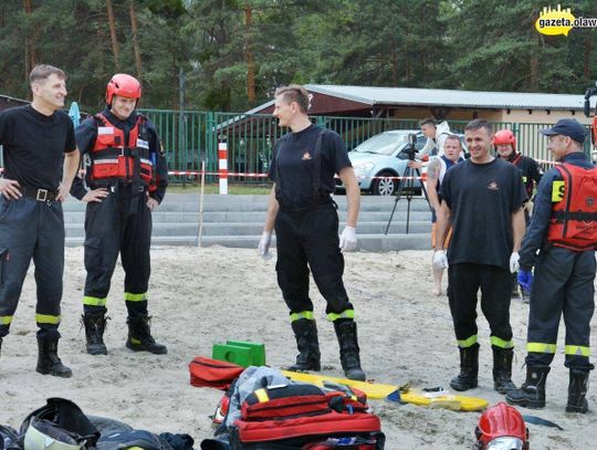 Ratowali nad stawem. ZDJĘCIA