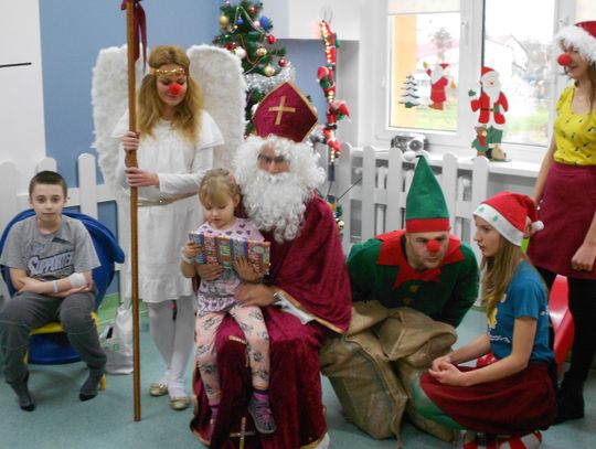 Dr Clown i św. Mikołaj - niezwykła wizyta w szpitalu Dr Clown i św. Mikołaj - niezwykła wizyta w szpitalu