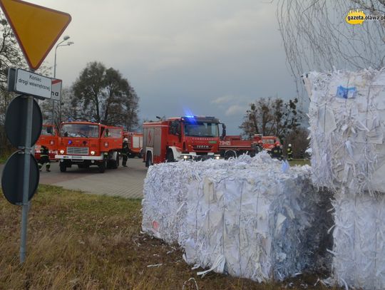 Płonie około 50 ton papieru!