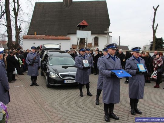 Pożegnali Janusza Sławika - pilota, policjanta, przyjaciela