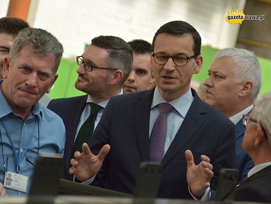 Premier Morawiecki przyjechał do &quot;JELCZA&quot;: - Mogę popatrzeć z dumą!
