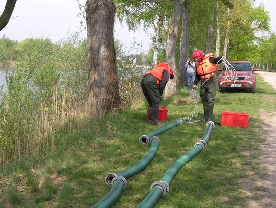 Ponad 50 strażaków nad stawem i bardzo ważne zadanie