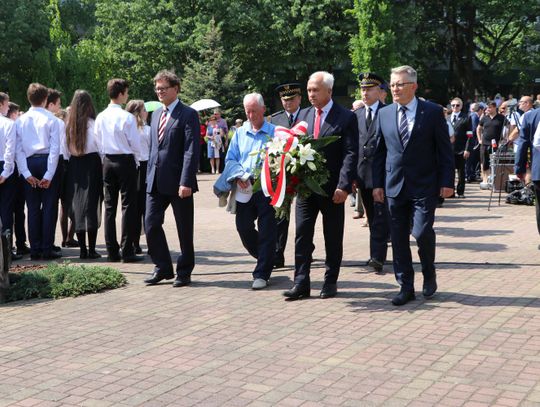 Uczcili święto Konstytucji 3 Maja i wypuścili 100 gołębi