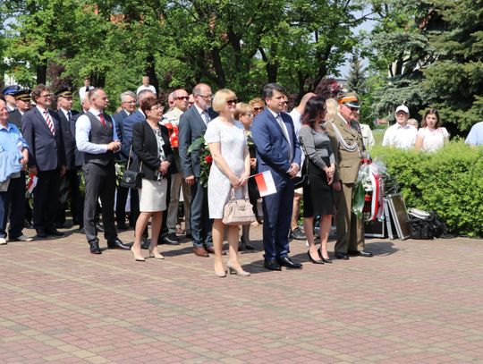 Uczcili święto Konstytucji 3 Maja i wypuścili 100 gołębi