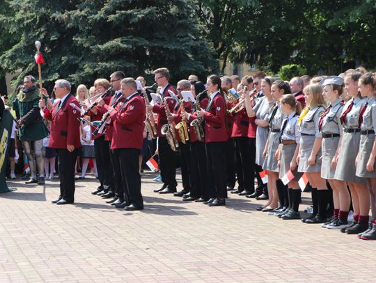 Uczcili święto Konstytucji 3 Maja i wypuścili 100 gołębi