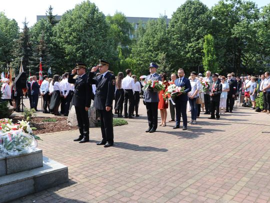 Uczcili święto Konstytucji 3 Maja i wypuścili 100 gołębi