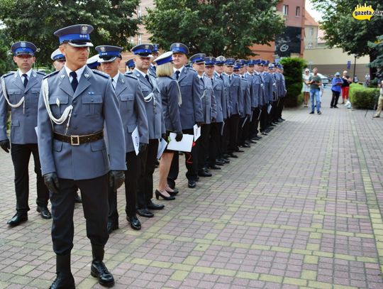 Mundur to prestiż i wielki obowiązek. Kto awansował, a kto dostał nagrodę?