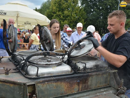 Broń, samochody wojskowe i grochówka. Tak było w Jelczu-Laskowicach