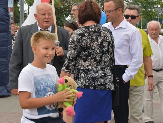 Broń, samochody wojskowe i grochówka. Tak było w Jelczu-Laskowicach